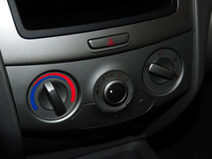 2013款 1.2L EMT 两厢 理想版