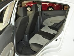 2013款 1.2L EMT 两厢 理想版