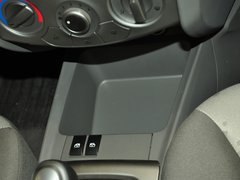 2013款 1.2L EMT 两厢 理想版