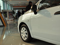 2013款 1.2L EMT 两厢 理想版