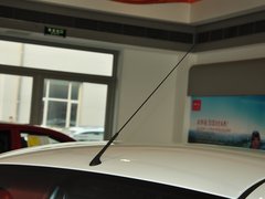 2013款 1.2L EMT 两厢 理想版