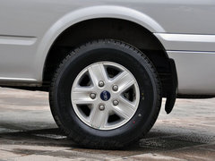 2013款 2.4T 手动 柴油普通型加长轴高顶Duratorq