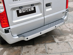 2013款 2.4T 手动 柴油普通型加长轴高顶Duratorq