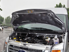 2013款 2.4T 手动 柴油普通型加长轴高顶Duratorq