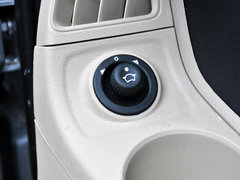 2013款 2.4T 手动 柴油普通型加长轴高顶Duratorq