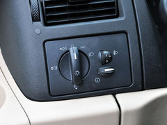 2013款 2.4T 手动 柴油普通型加长轴高顶Duratorq