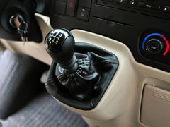 2013款 2.4T 手动 柴油普通型加长轴高顶Duratorq