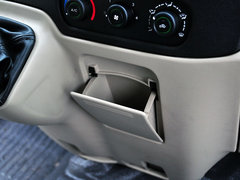 2013款 2.4T 手动 柴油普通型加长轴高顶Duratorq