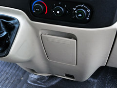 2013款 2.4T 手动 柴油普通型加长轴高顶Duratorq