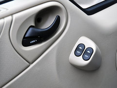 2013款 2.4T 手动 柴油普通型加长轴高顶Duratorq