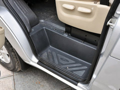 2013款 2.4T 手动 柴油普通型加长轴高顶Duratorq