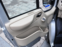 2013款 2.4T 手动 柴油普通型加长轴高顶Duratorq