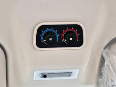 2013款 2.4T 手动 柴油普通型加长轴高顶Duratorq
