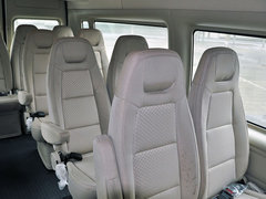 2013款 2.4T 手动 柴油普通型加长轴高顶Duratorq