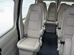 2013款 2.4T 手动 柴油普通型加长轴高顶Duratorq