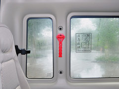 2013款 2.4T 手动 柴油普通型加长轴高顶Duratorq