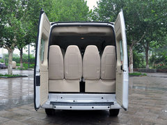 2013款 2.4T 手动 柴油普通型加长轴高顶Duratorq