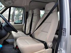 2013款 2.4T 手动 柴油普通型加长轴高顶Duratorq