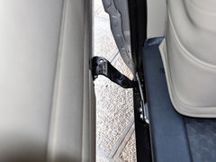 2013款 2.4T 手动 柴油普通型加长轴高顶Duratorq