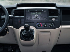 2013款 2.4T 手动 柴油普通型加长轴高顶Duratorq