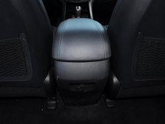 2013款 2.4L 自动 改款四驱 尊贵型 7座