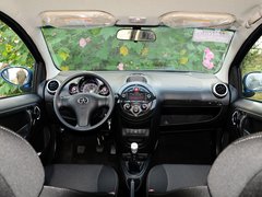 2013款 1.0L 手动 国际版豪华型