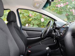 2013款 1.0L 手动 国际版豪华型