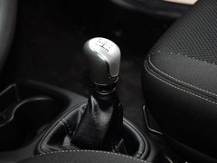 2013款 1.0L 手动 国际版豪华型