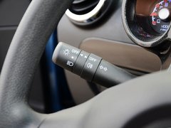 2013款 1.0L 手动 国际版豪华型