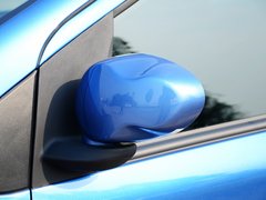 2013款 1.0L 手动 国际版豪华型