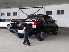 2014款 5.7L SR5 TRD版