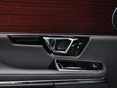 2015款 XJL 2.0T 两驱典雅商务版