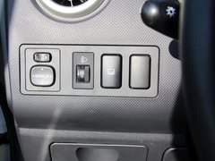 2014款 1.5L 手动 商务版 5座