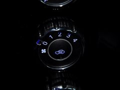 2014款 1.5L 手动 精英型 5座