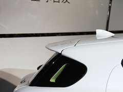 2014款 200h 1.8L CVT 精英版（单色）