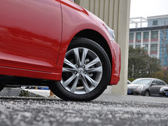2014款 200h 1.8L CVT 精英版（单色）