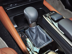 2014款 300h 2.5L CVT 领先版