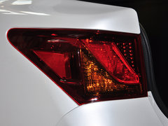 2014款 300h 2.5L CVT 领先版