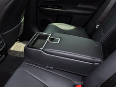 2014款 300h 2.5L CVT 领先版