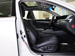2014款 300h 2.5L CVT 领先版