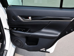 2014款 300h 2.5L CVT 领先版