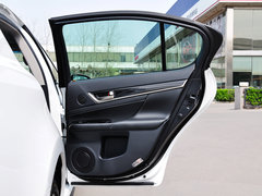 2014款 300h 2.5L CVT 领先版