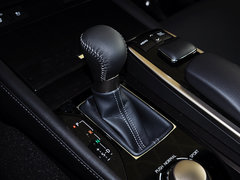 2014款 300h 2.5L CVT 领先版