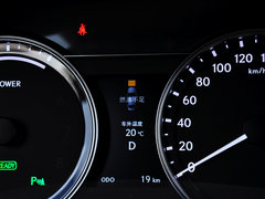 2014款 300h 2.5L CVT 领先版