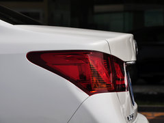 2014款 300h 2.5L CVT 领先版