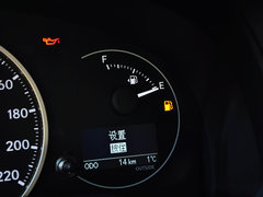 2014款 200h 1.8L CVT 精英版（双色）
