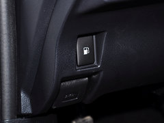 2014款 200h 1.8L CVT 精英版（双色）