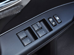 2014款 200h 1.8L CVT 精英版（双色）