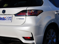 2014款 200h 1.8L CVT 精英版（双色）