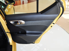 2014款 200h 1.8L CVT 舒适版（单色）